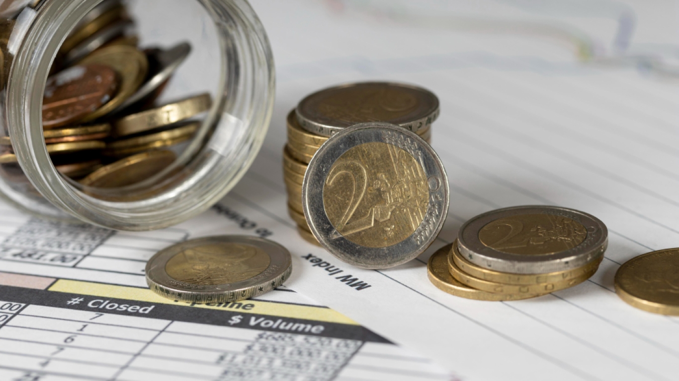 Qualified retirement plans pay out to beneficiaries Qualified retirement plans pay out to beneficiaries